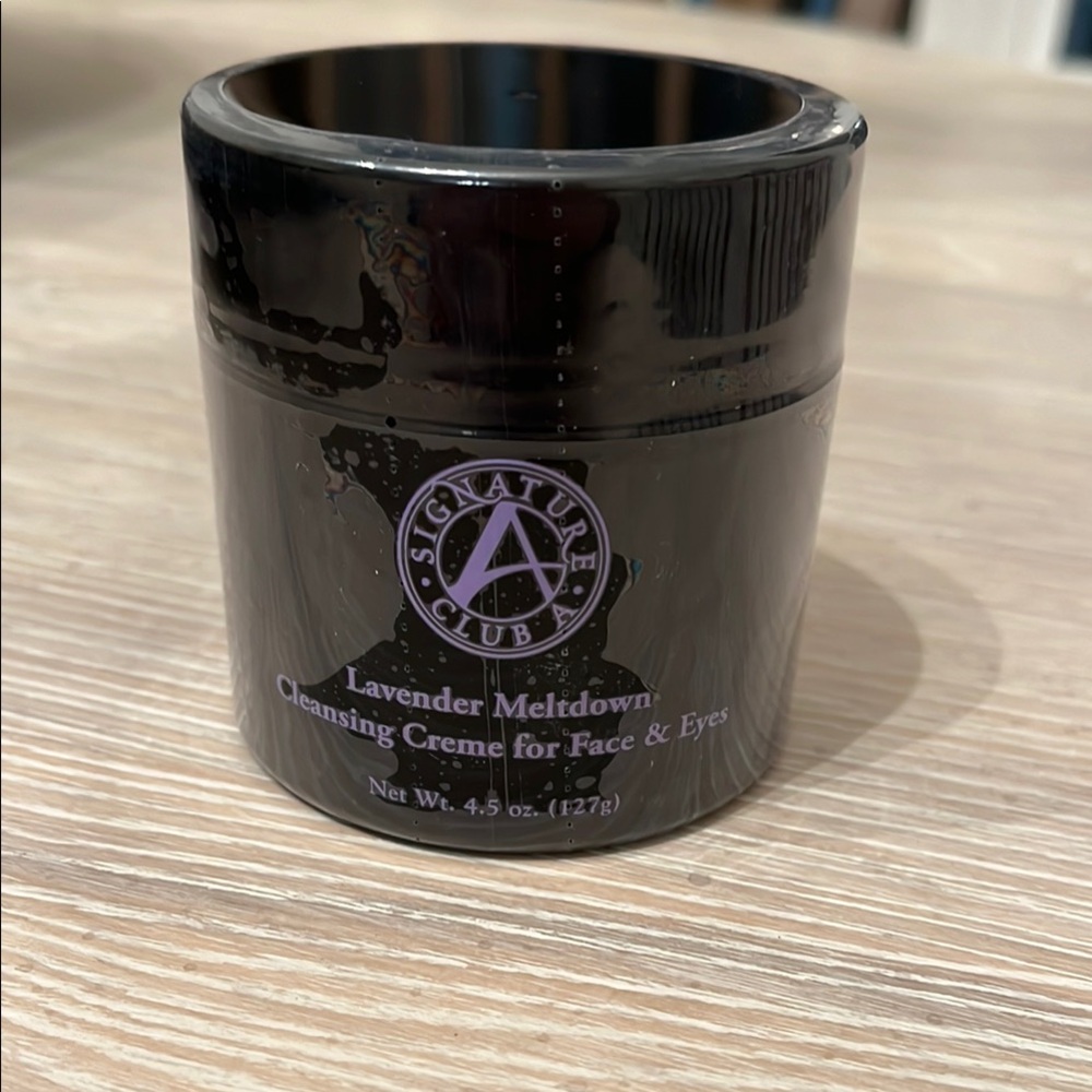 Signature Club A Lavender Meltdown Cleansing Creme